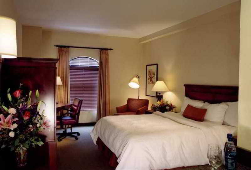Hampton Inn & Suites Austin-Downtown/Convention Center Стая снимка